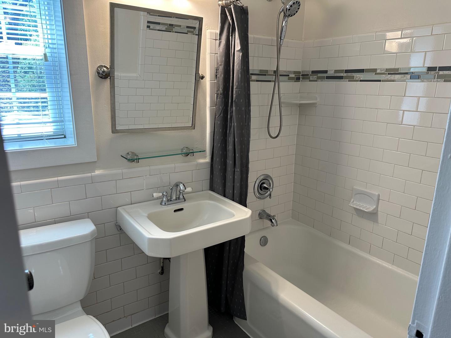 1423 MARTHA CUSTIS DR, ALEXANDRIA, Virginia 22302, 1 Bedroom Bedrooms, 5 Rooms Rooms,1 BathroomBathrooms,Residential,For sale,1423 MARTHA CUSTIS DR,VAAX2048556 MLS # VAAX2048556