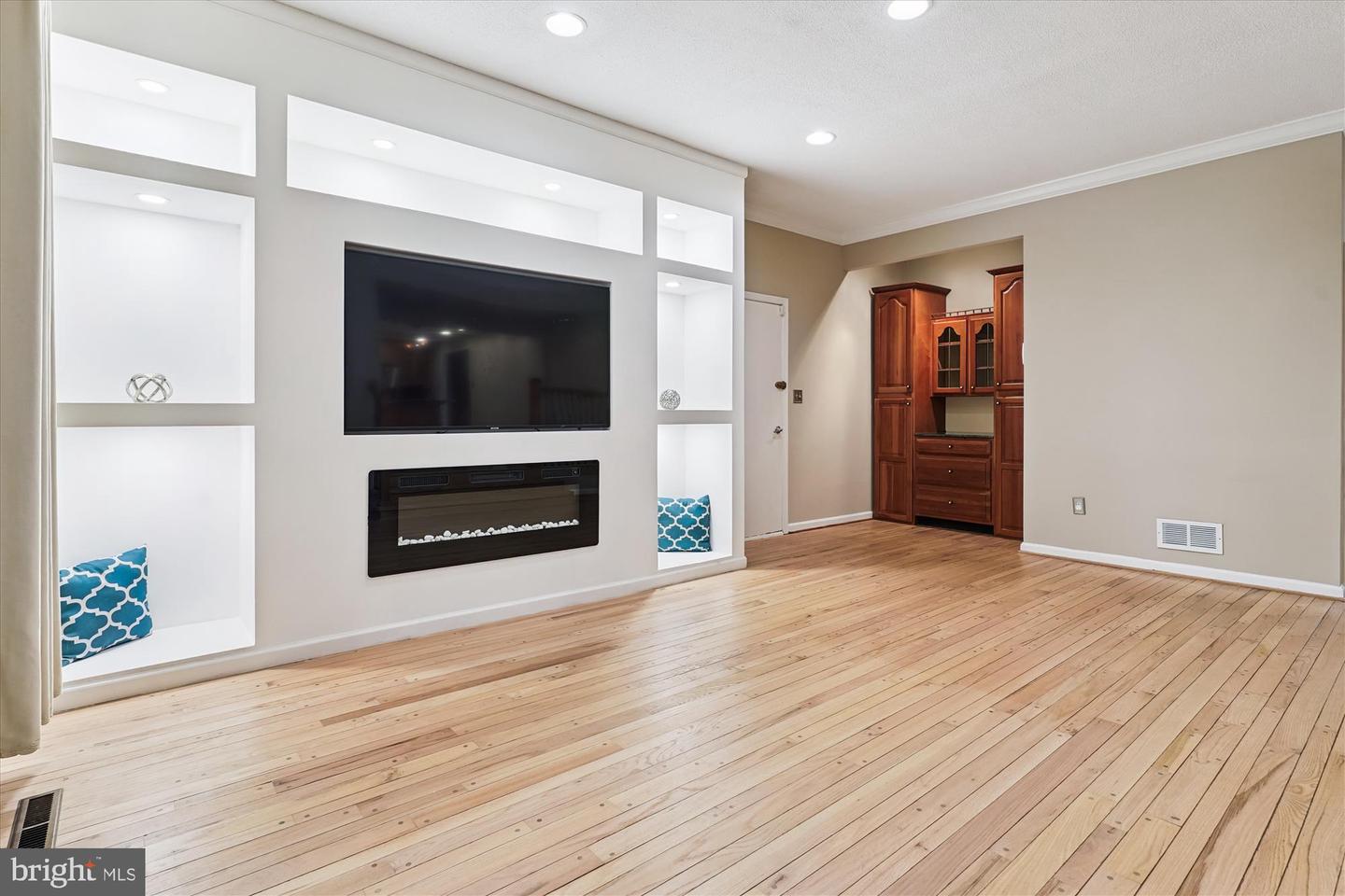 7921 JOURNEY LN, SPRINGFIELD, Virginia 22153, 4 Bedrooms Bedrooms, ,3 BathroomsBathrooms,Residential,For sale,7921 JOURNEY LN,VAFX2261124 MLS # VAFX2261124