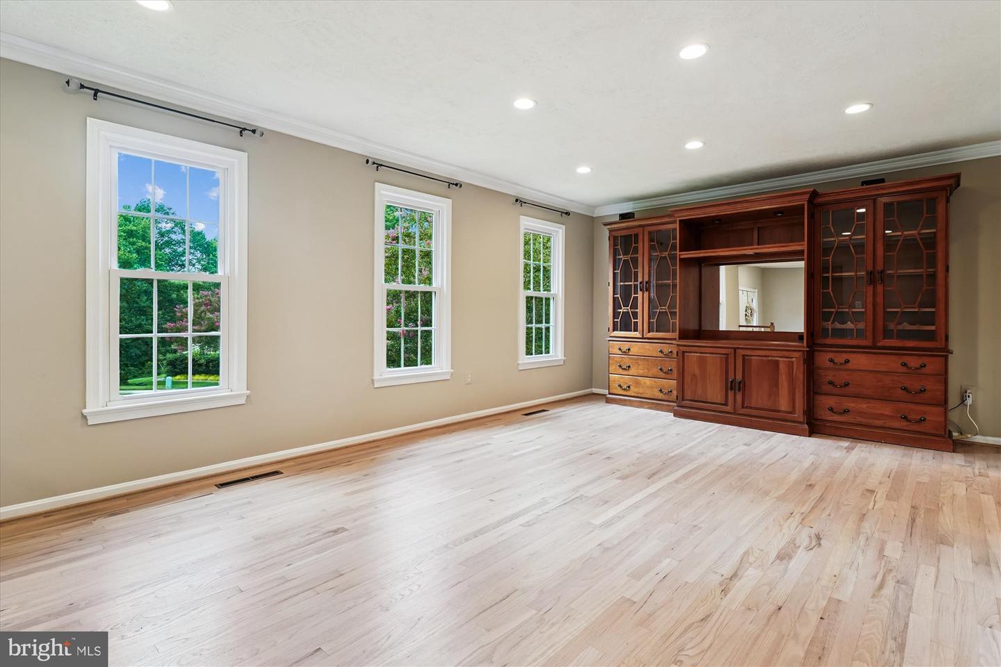 7921 JOURNEY LN, SPRINGFIELD, Virginia 22153, 4 Bedrooms Bedrooms, ,3 BathroomsBathrooms,Residential,For sale,7921 JOURNEY LN,VAFX2261124 MLS # VAFX2261124
