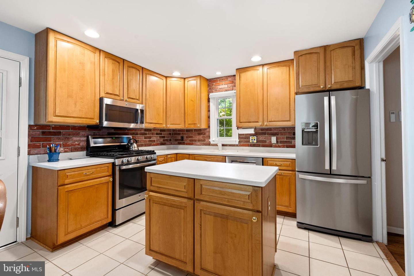 9260 ELJAMES DR, FAIRFAX, Virginia 22032, 4 Bedrooms Bedrooms, 14 Rooms Rooms,2 BathroomsBathrooms,Residential,For sale,9260 ELJAMES DR,VAFX2261182 MLS # VAFX2261182