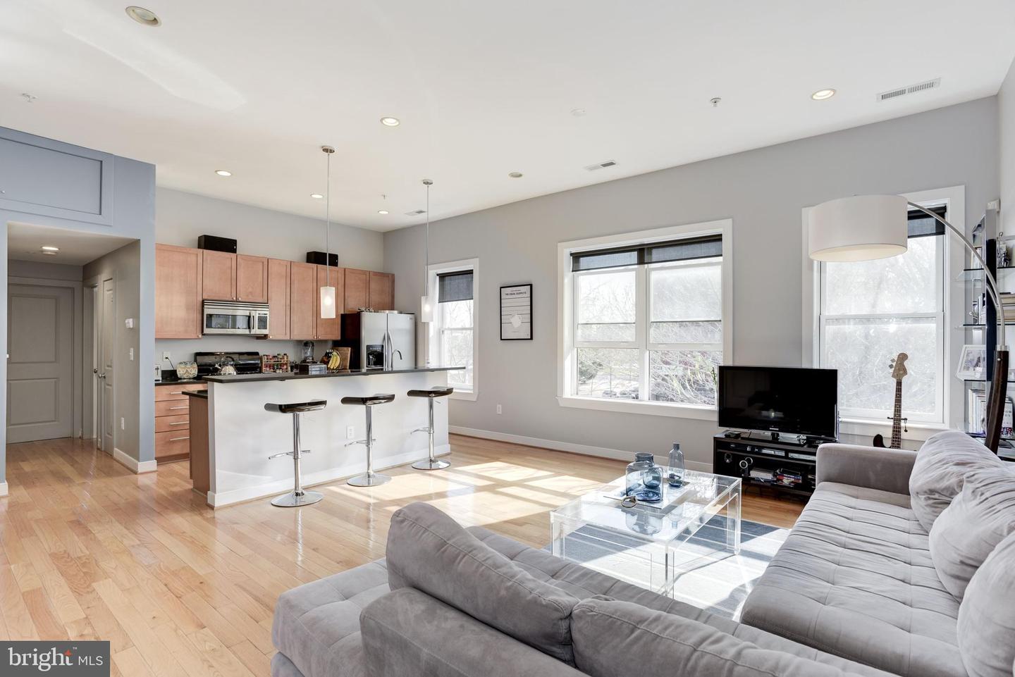 1240 4TH ST NW #200, WASHINGTON, District Of Columbia 20001, 2 Bedrooms Bedrooms, ,2 BathroomsBathrooms,Residential,For sale,1240 4TH ST NW #200,DCDC2214758 MLS # DCDC2214758