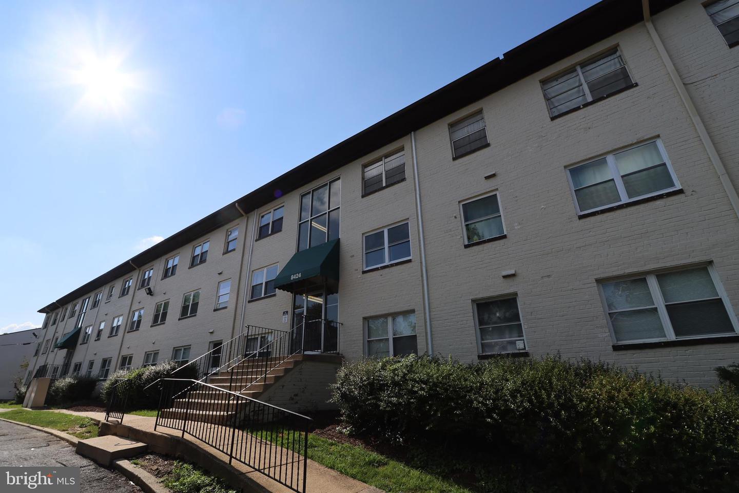 8424 RICHMOND HWY #90, ALEXANDRIA, Virginia 22309, 2 Bedrooms Bedrooms, ,1 BathroomBathrooms,Residential,For sale,8424 RICHMOND HWY #90,VAFX2260784 MLS # VAFX2260784
