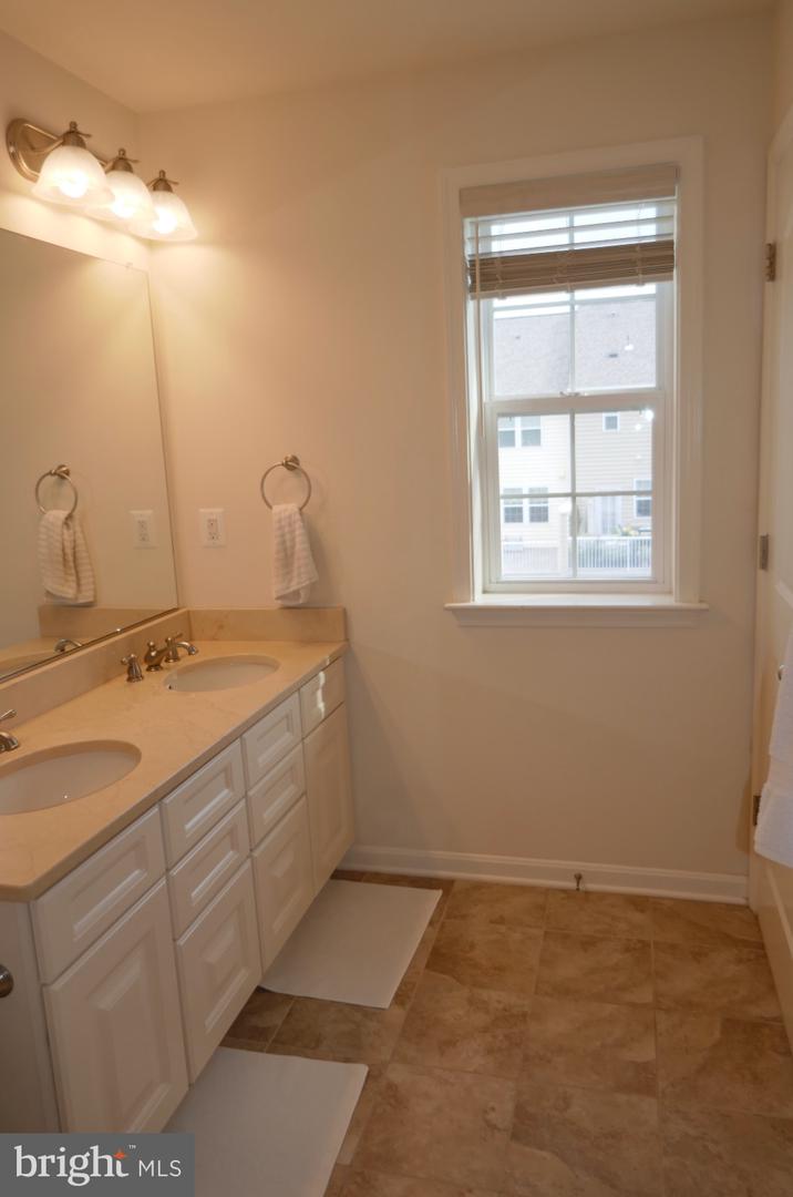 44132 PUMA SQ, CHANTILLY, Virginia 20152, 4 Bedrooms Bedrooms, ,3 BathroomsBathrooms,Residential,For sale,44132 PUMA SQ,VALO2104436 MLS # VALO2104436
