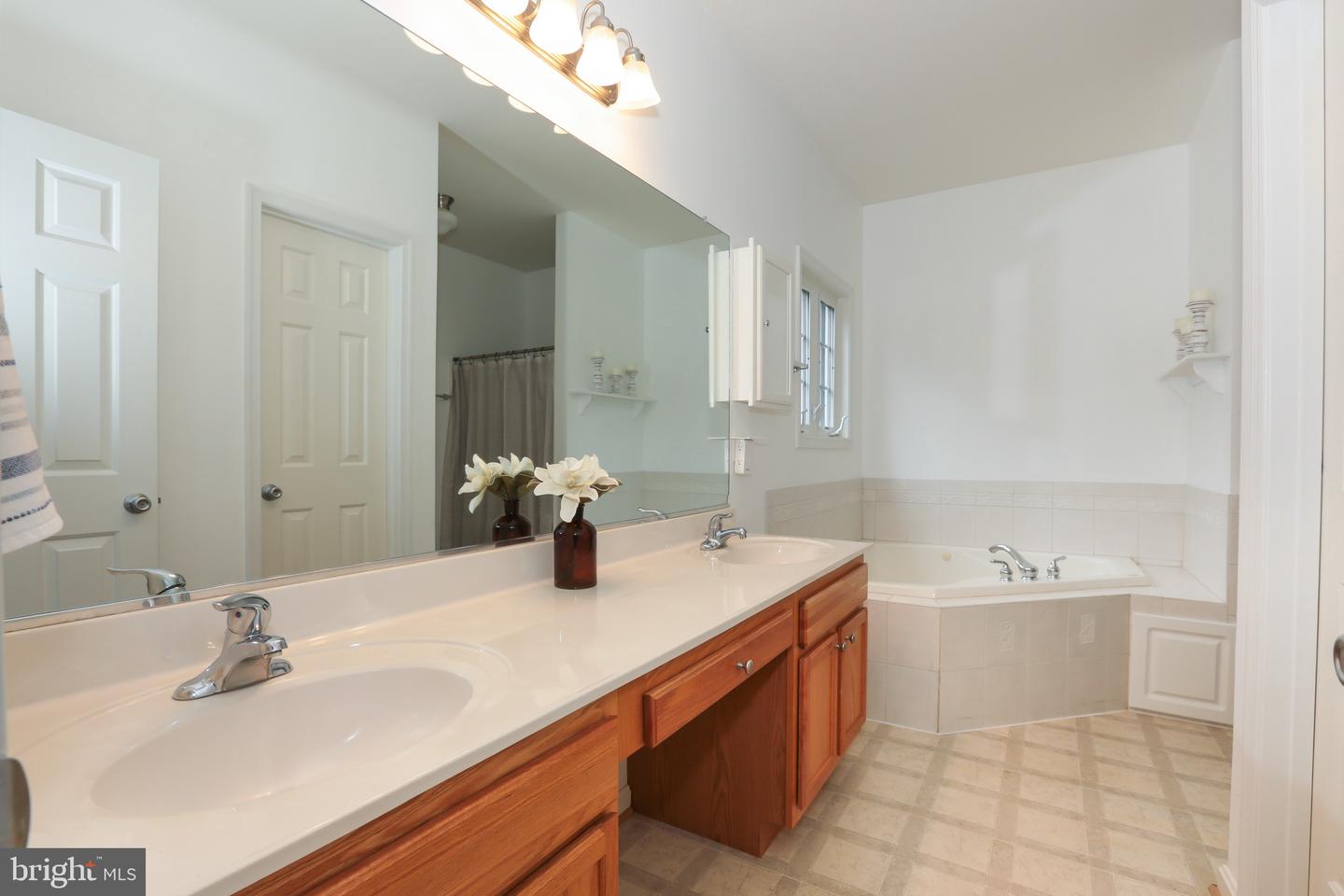 8404 ROGUES RD, WARRENTON, Virginia 20187, 3 Bedrooms Bedrooms, 13 Rooms Rooms,3 BathroomsBathrooms,Residential,For sale,8404 ROGUES RD,VAFQ2017908 MLS # VAFQ2017908