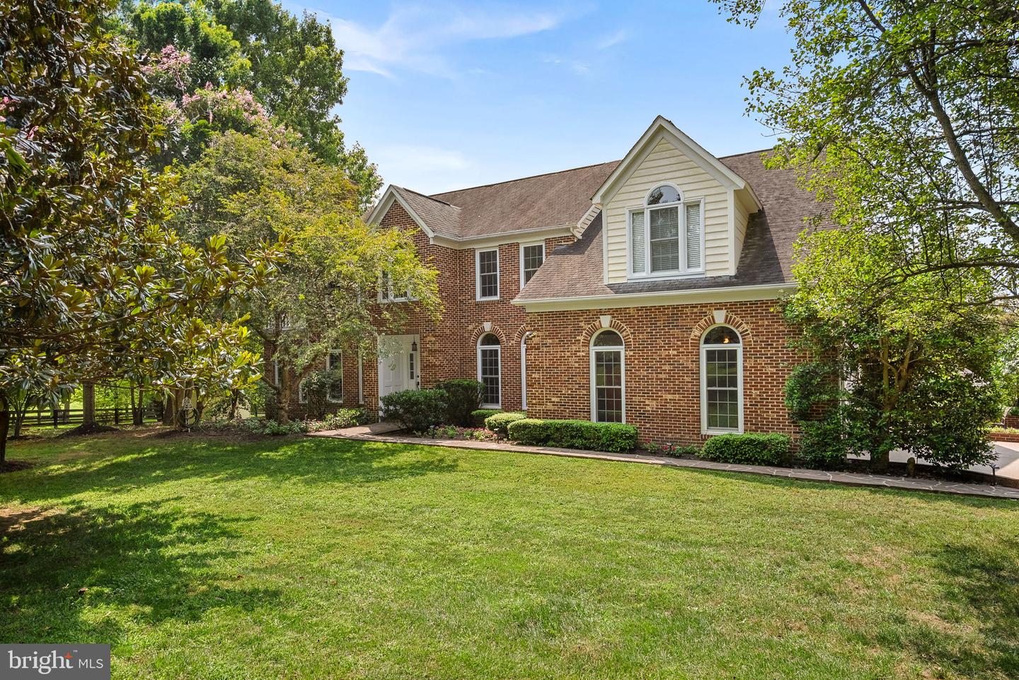 15700 TRAPSHIRE CT, WATERFORD, Virginia 20197, 5 Bedrooms Bedrooms, ,3 BathroomsBathrooms,Residential,For sale,15700 TRAPSHIRE CT,VALO2104380 MLS # VALO2104380