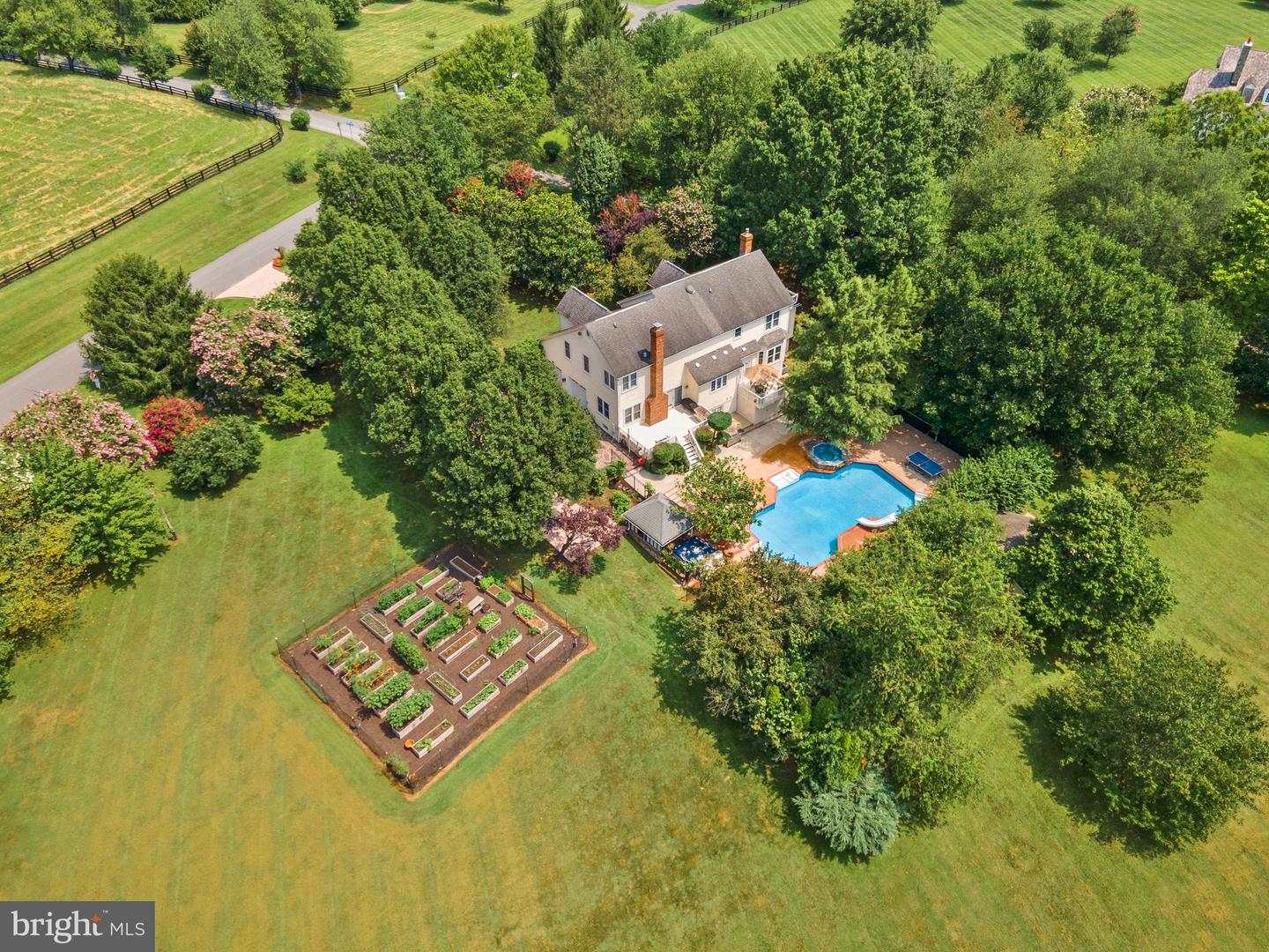 15700 TRAPSHIRE CT, WATERFORD, Virginia 20197, 5 Bedrooms Bedrooms, ,3 BathroomsBathrooms,Residential,For sale,15700 TRAPSHIRE CT,VALO2104380 MLS # VALO2104380