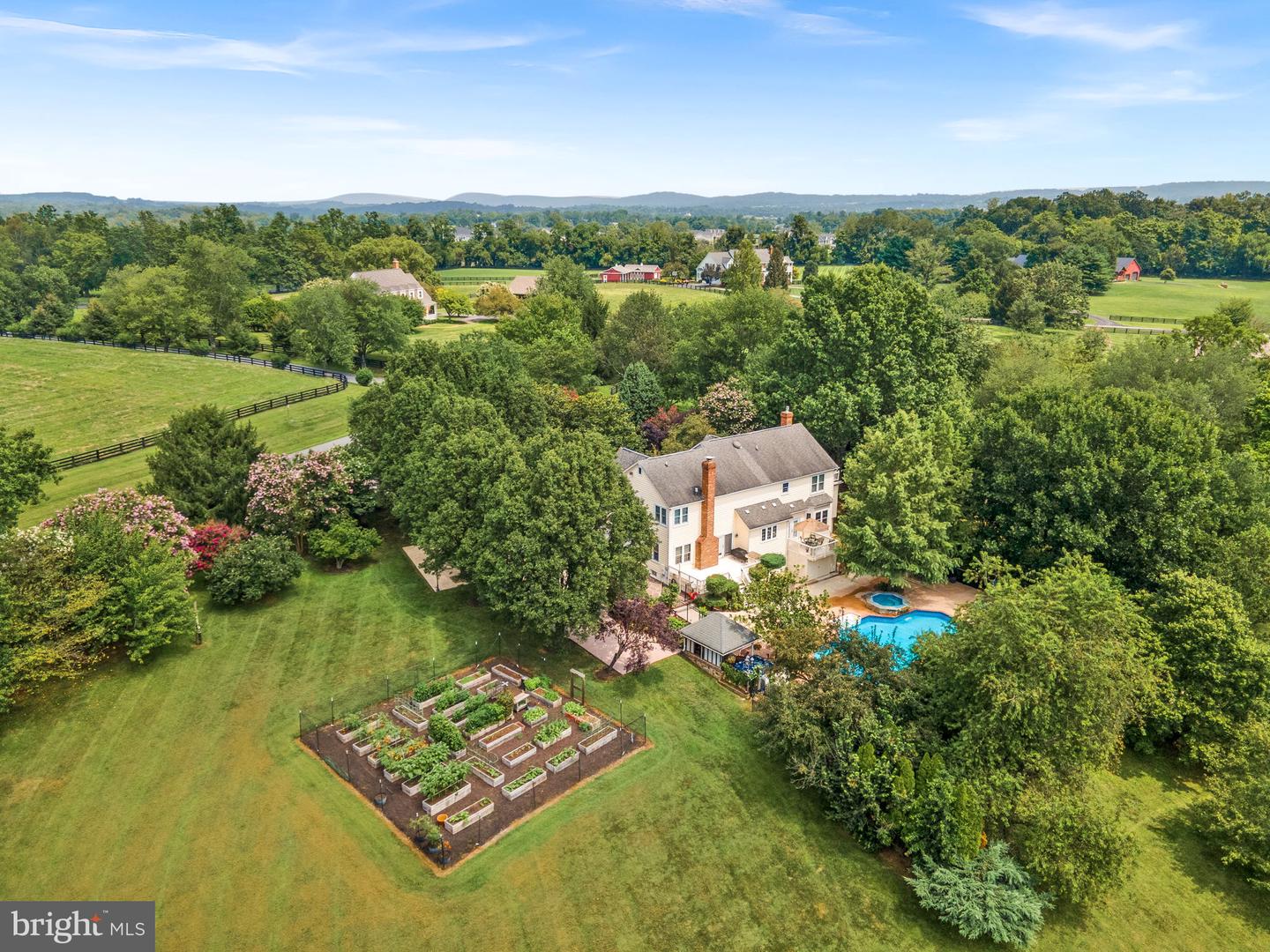 15700 TRAPSHIRE CT, WATERFORD, Virginia 20197, 5 Bedrooms Bedrooms, ,3 BathroomsBathrooms,Residential,For sale,15700 TRAPSHIRE CT,VALO2104380 MLS # VALO2104380