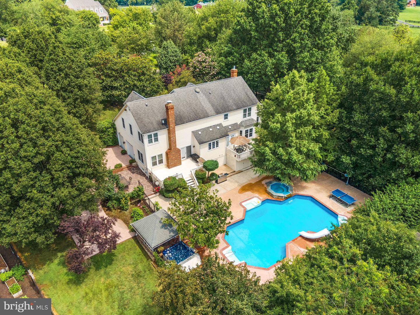 15700 TRAPSHIRE CT, WATERFORD, Virginia 20197, 5 Bedrooms Bedrooms, ,3 BathroomsBathrooms,Residential,For sale,15700 TRAPSHIRE CT,VALO2104380 MLS # VALO2104380