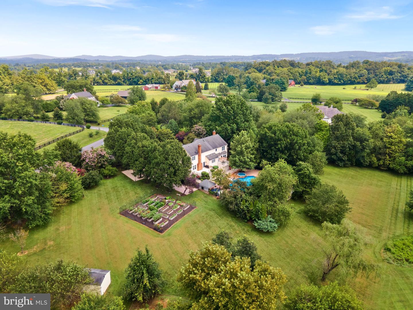 15700 TRAPSHIRE CT, WATERFORD, Virginia 20197, 5 Bedrooms Bedrooms, ,3 BathroomsBathrooms,Residential,For sale,15700 TRAPSHIRE CT,VALO2104380 MLS # VALO2104380