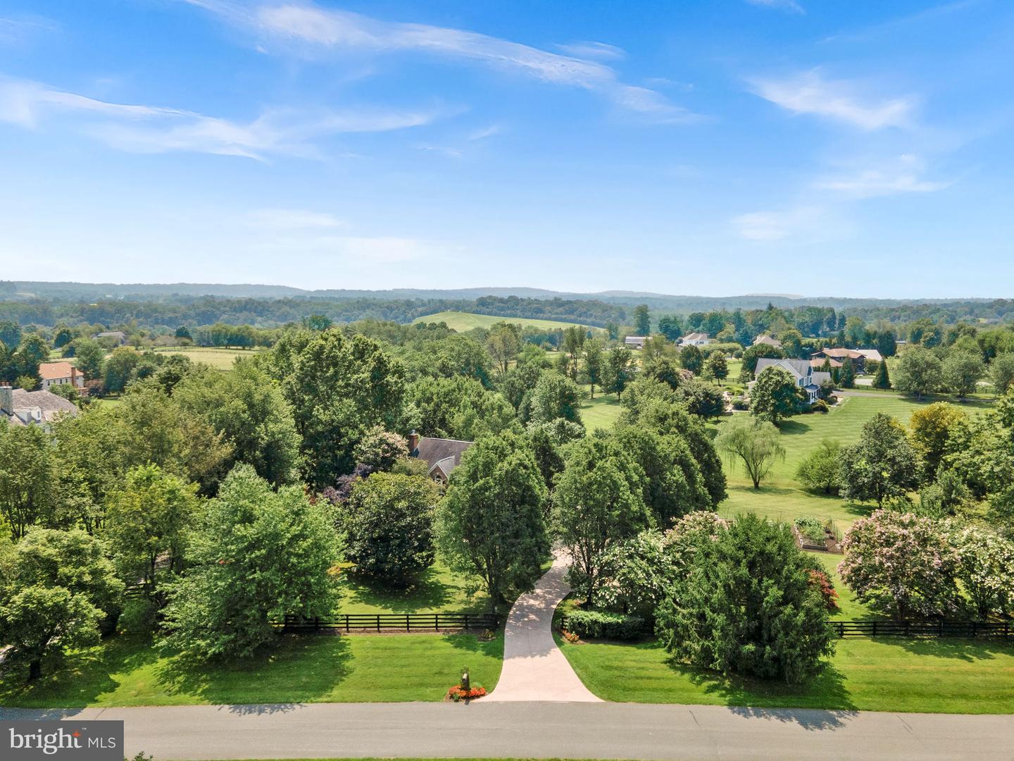 15700 TRAPSHIRE CT, WATERFORD, Virginia 20197, 5 Bedrooms Bedrooms, ,3 BathroomsBathrooms,Residential,For sale,15700 TRAPSHIRE CT,VALO2104380 MLS # VALO2104380