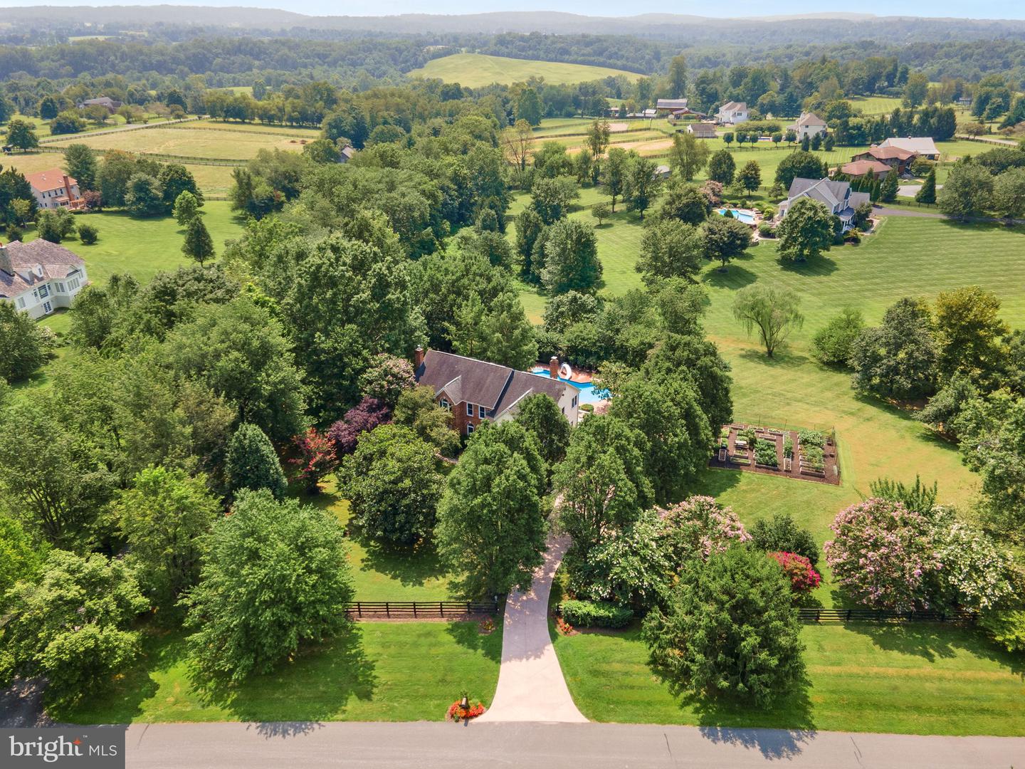 15700 TRAPSHIRE CT, WATERFORD, Virginia 20197, 5 Bedrooms Bedrooms, ,3 BathroomsBathrooms,Residential,For sale,15700 TRAPSHIRE CT,VALO2104380 MLS # VALO2104380