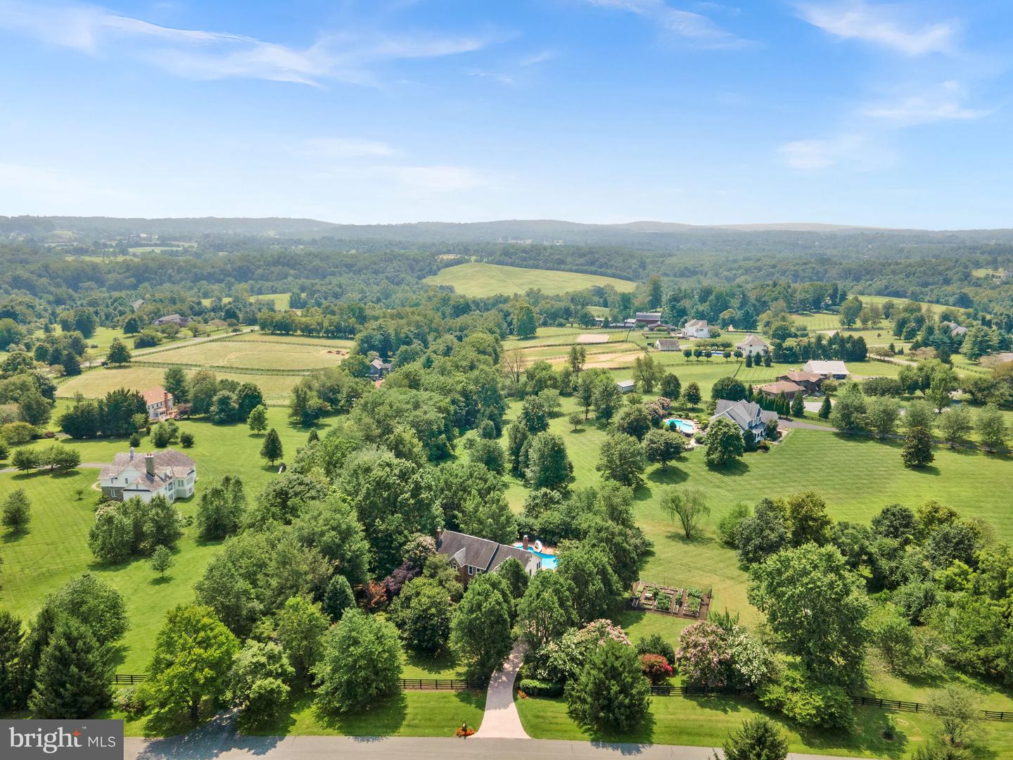 15700 TRAPSHIRE CT, WATERFORD, Virginia 20197, 5 Bedrooms Bedrooms, ,3 BathroomsBathrooms,Residential,For sale,15700 TRAPSHIRE CT,VALO2104380 MLS # VALO2104380