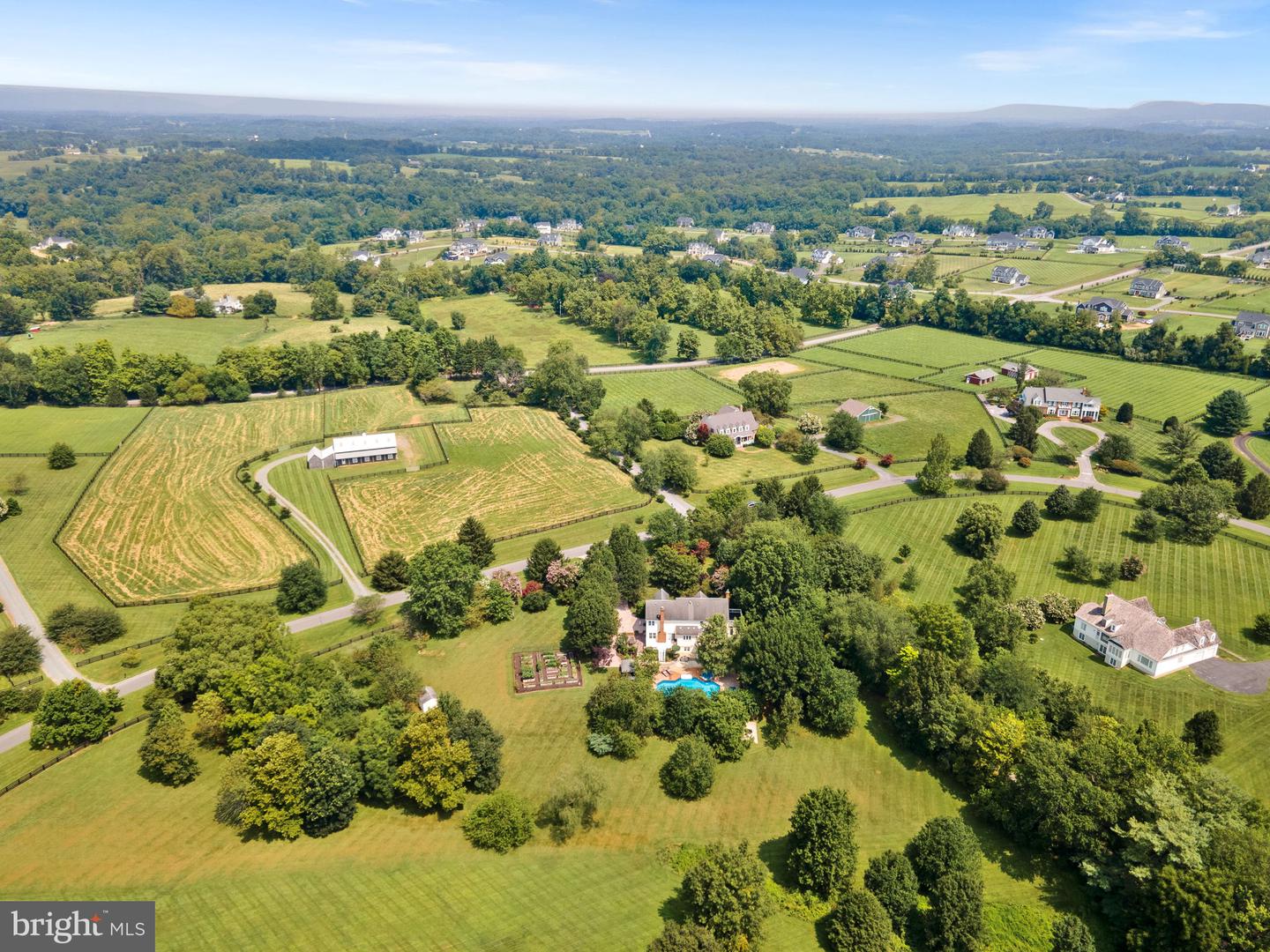 15700 TRAPSHIRE CT, WATERFORD, Virginia 20197, 5 Bedrooms Bedrooms, ,3 BathroomsBathrooms,Residential,For sale,15700 TRAPSHIRE CT,VALO2104380 MLS # VALO2104380