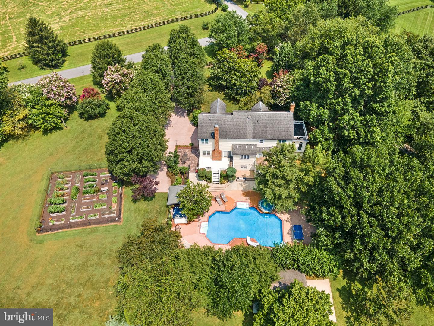 15700 TRAPSHIRE CT, WATERFORD, Virginia 20197, 5 Bedrooms Bedrooms, ,3 BathroomsBathrooms,Residential,For sale,15700 TRAPSHIRE CT,VALO2104380 MLS # VALO2104380