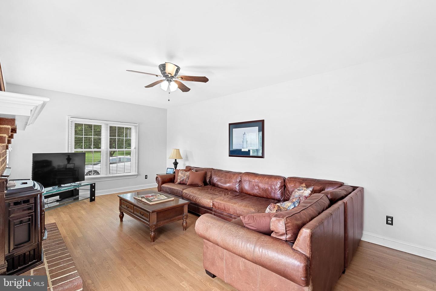 15700 TRAPSHIRE CT, WATERFORD, Virginia 20197, 5 Bedrooms Bedrooms, ,3 BathroomsBathrooms,Residential,For sale,15700 TRAPSHIRE CT,VALO2104380 MLS # VALO2104380