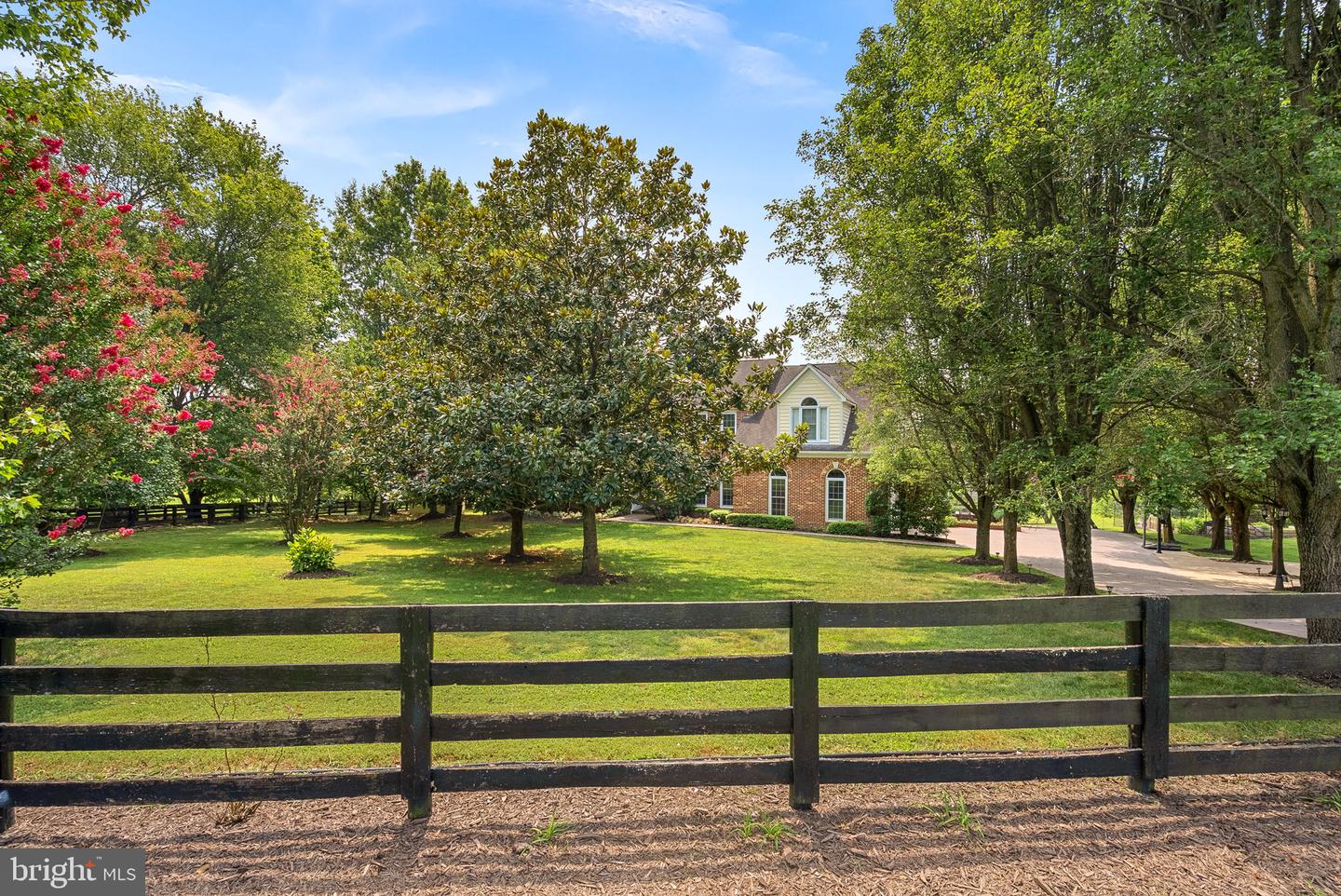 15700 TRAPSHIRE CT, WATERFORD, Virginia 20197, 5 Bedrooms Bedrooms, ,3 BathroomsBathrooms,Residential,For sale,15700 TRAPSHIRE CT,VALO2104380 MLS # VALO2104380