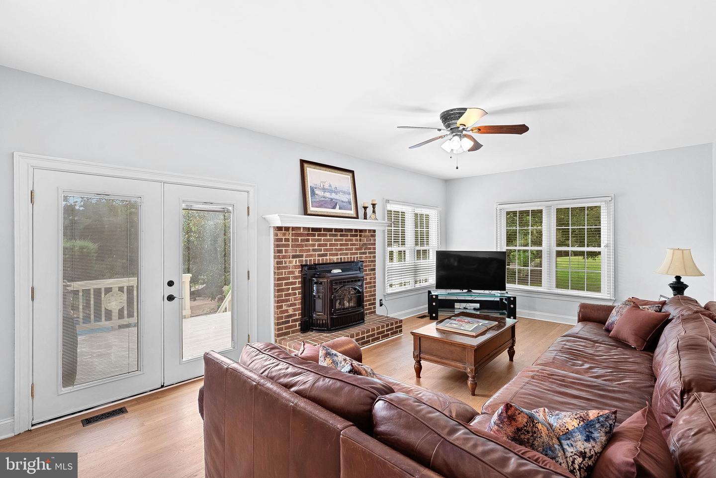 15700 TRAPSHIRE CT, WATERFORD, Virginia 20197, 5 Bedrooms Bedrooms, ,3 BathroomsBathrooms,Residential,For sale,15700 TRAPSHIRE CT,VALO2104380 MLS # VALO2104380
