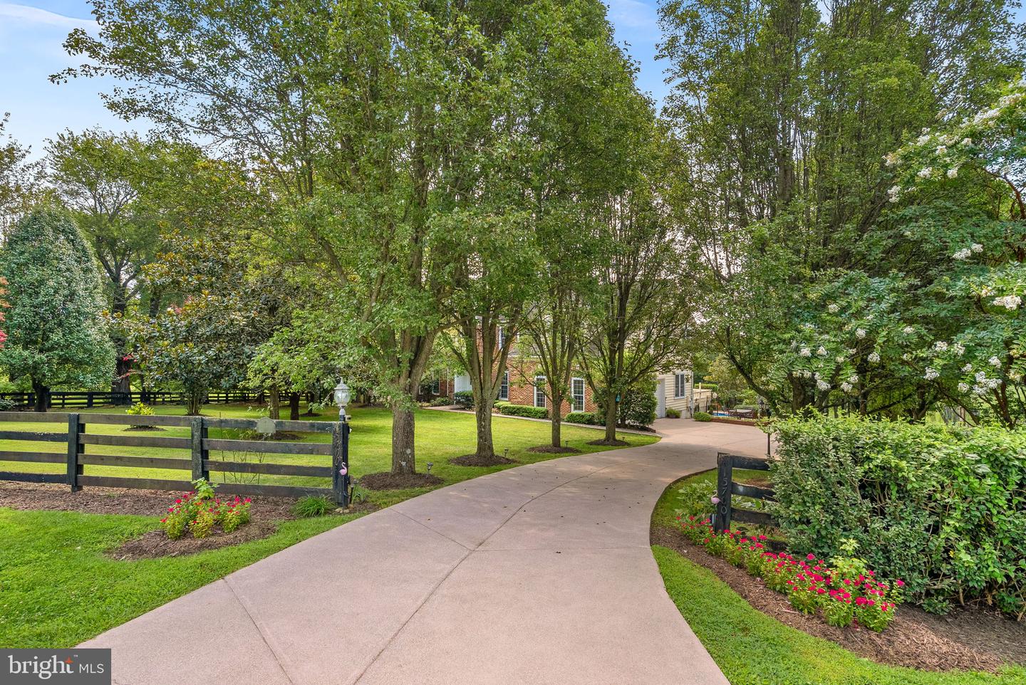 15700 TRAPSHIRE CT, WATERFORD, Virginia 20197, 5 Bedrooms Bedrooms, ,3 BathroomsBathrooms,Residential,For sale,15700 TRAPSHIRE CT,VALO2104380 MLS # VALO2104380