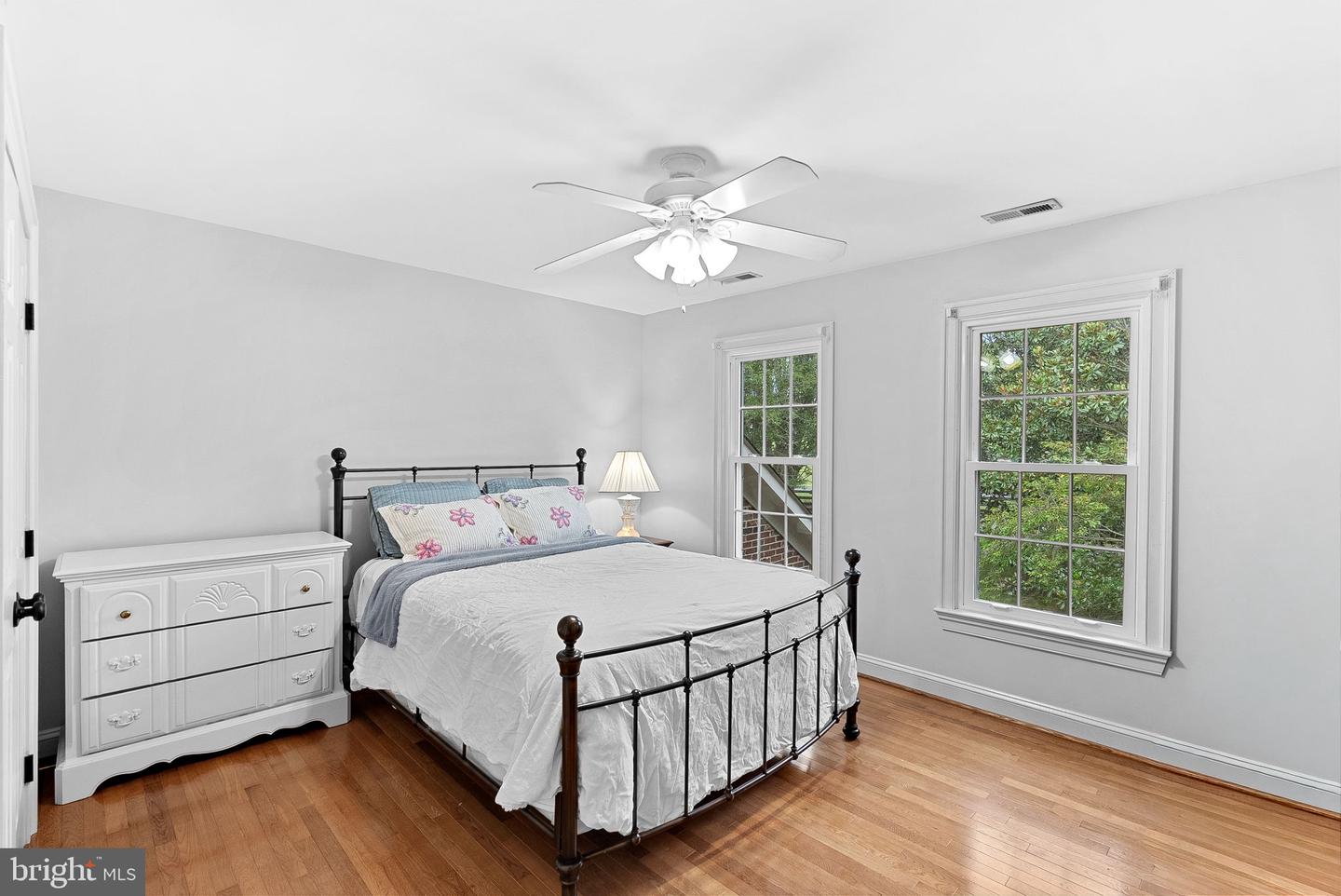 15700 TRAPSHIRE CT, WATERFORD, Virginia 20197, 5 Bedrooms Bedrooms, ,3 BathroomsBathrooms,Residential,For sale,15700 TRAPSHIRE CT,VALO2104380 MLS # VALO2104380