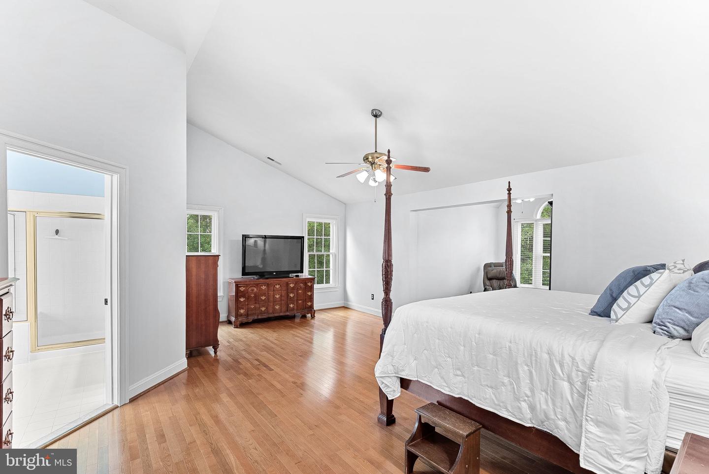 15700 TRAPSHIRE CT, WATERFORD, Virginia 20197, 5 Bedrooms Bedrooms, ,3 BathroomsBathrooms,Residential,For sale,15700 TRAPSHIRE CT,VALO2104380 MLS # VALO2104380