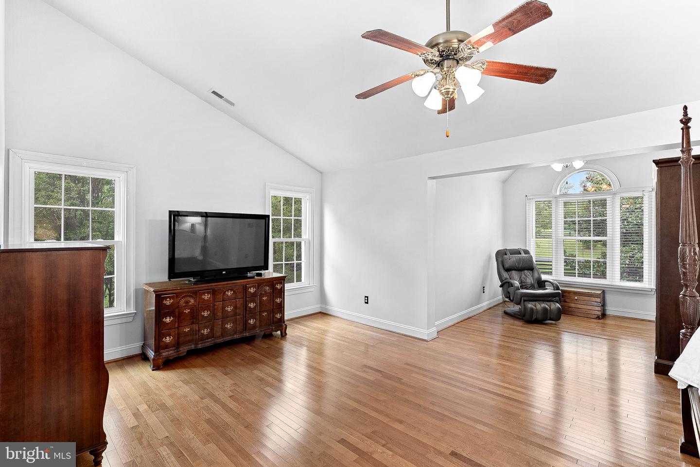 15700 TRAPSHIRE CT, WATERFORD, Virginia 20197, 5 Bedrooms Bedrooms, ,3 BathroomsBathrooms,Residential,For sale,15700 TRAPSHIRE CT,VALO2104380 MLS # VALO2104380