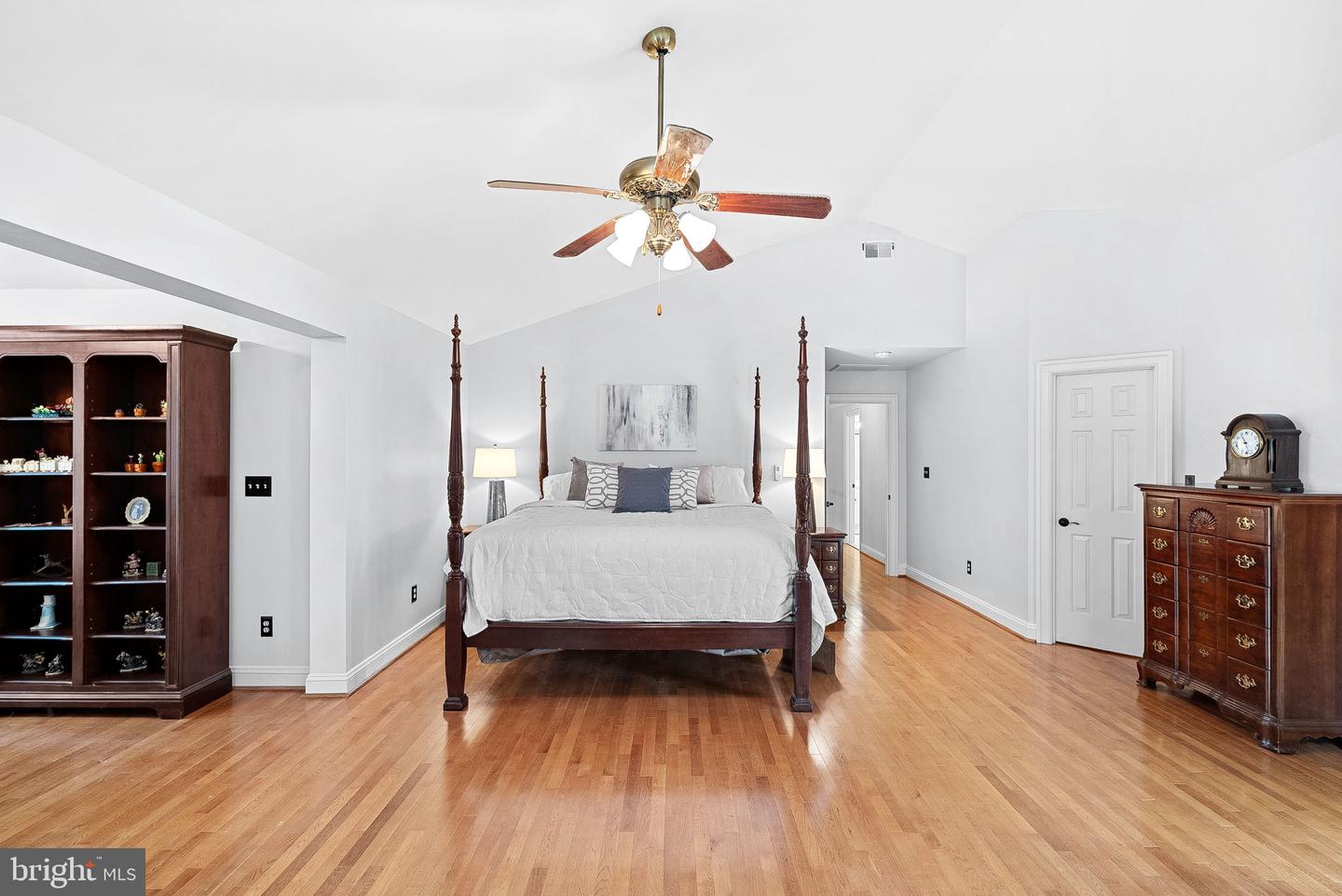 15700 TRAPSHIRE CT, WATERFORD, Virginia 20197, 5 Bedrooms Bedrooms, ,3 BathroomsBathrooms,Residential,For sale,15700 TRAPSHIRE CT,VALO2104380 MLS # VALO2104380
