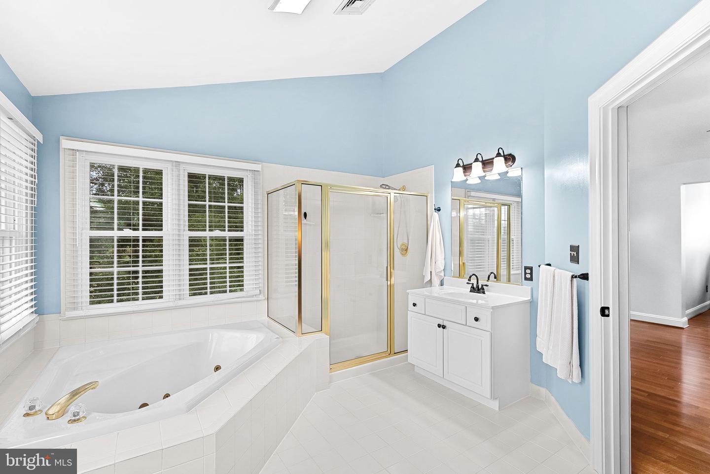 15700 TRAPSHIRE CT, WATERFORD, Virginia 20197, 5 Bedrooms Bedrooms, ,3 BathroomsBathrooms,Residential,For sale,15700 TRAPSHIRE CT,VALO2104380 MLS # VALO2104380
