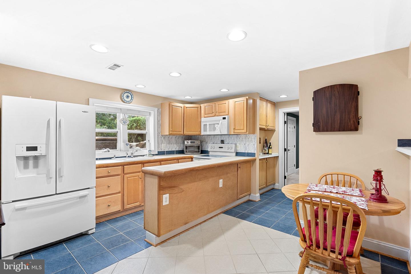 15700 TRAPSHIRE CT, WATERFORD, Virginia 20197, 5 Bedrooms Bedrooms, ,3 BathroomsBathrooms,Residential,For sale,15700 TRAPSHIRE CT,VALO2104380 MLS # VALO2104380