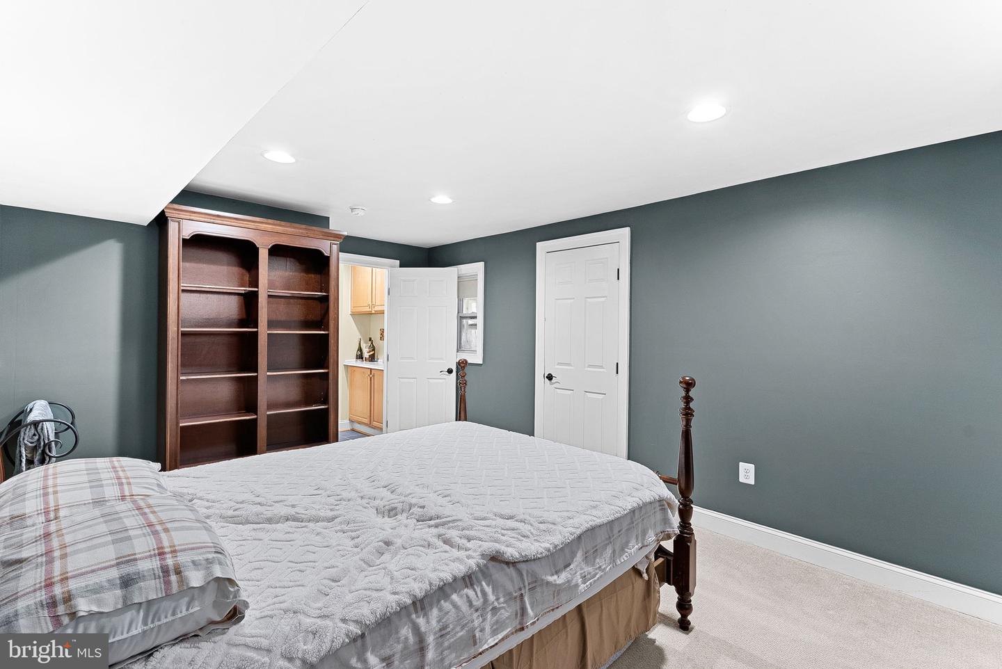 15700 TRAPSHIRE CT, WATERFORD, Virginia 20197, 5 Bedrooms Bedrooms, ,3 BathroomsBathrooms,Residential,For sale,15700 TRAPSHIRE CT,VALO2104380 MLS # VALO2104380