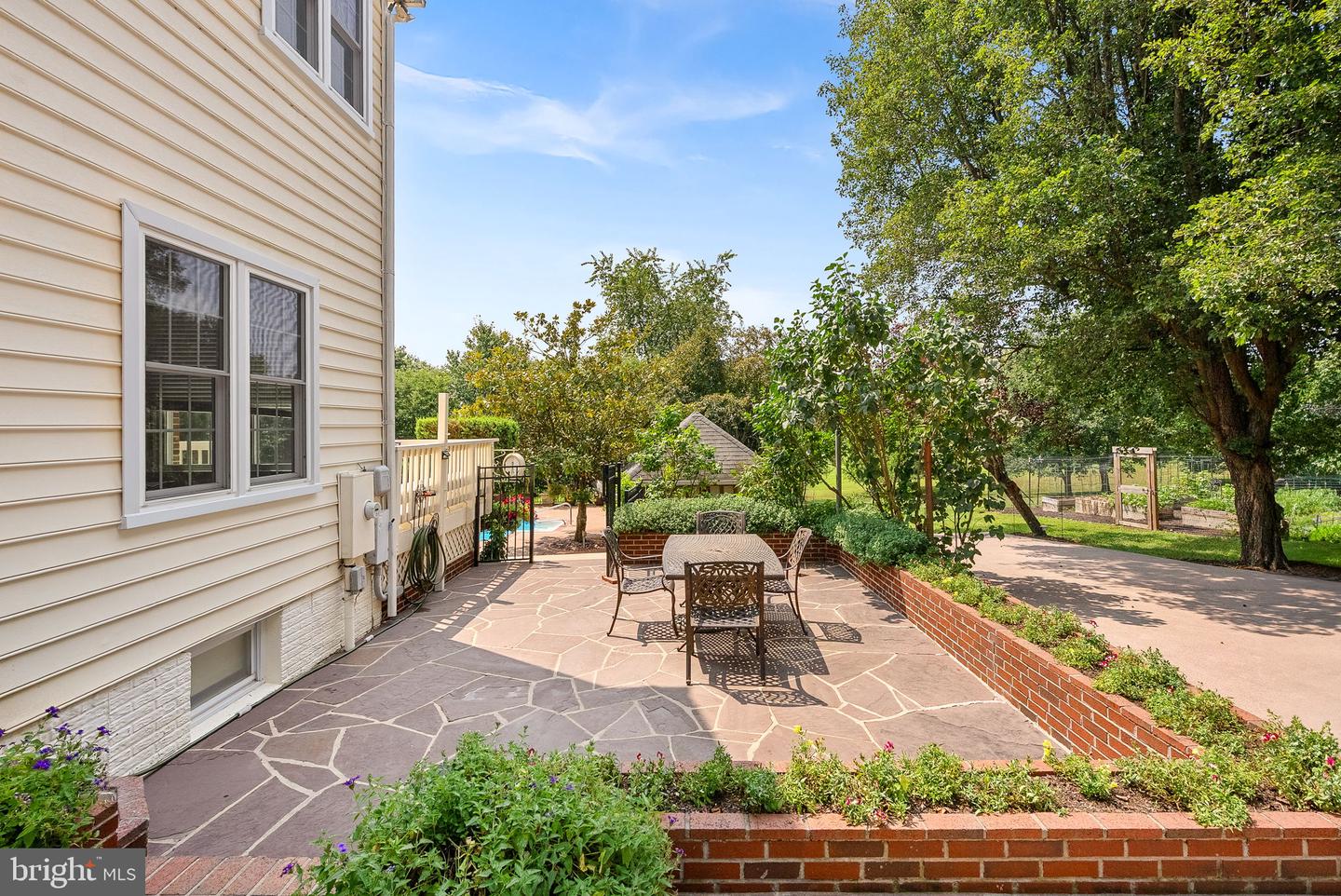 15700 TRAPSHIRE CT, WATERFORD, Virginia 20197, 5 Bedrooms Bedrooms, ,3 BathroomsBathrooms,Residential,For sale,15700 TRAPSHIRE CT,VALO2104380 MLS # VALO2104380
