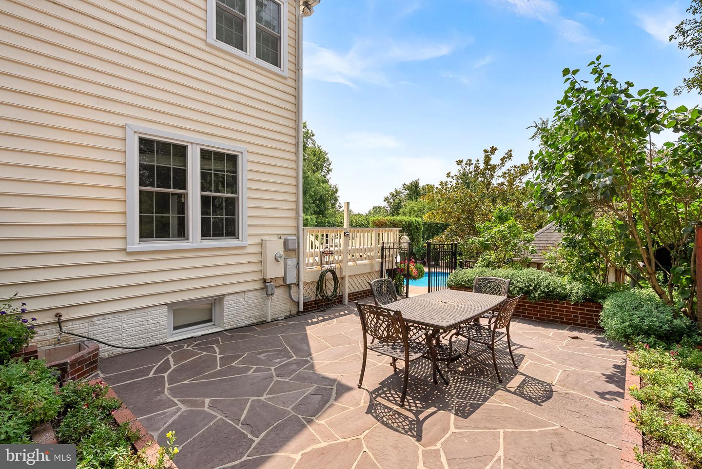 15700 TRAPSHIRE CT, WATERFORD, Virginia 20197, 5 Bedrooms Bedrooms, ,3 BathroomsBathrooms,Residential,For sale,15700 TRAPSHIRE CT,VALO2104380 MLS # VALO2104380