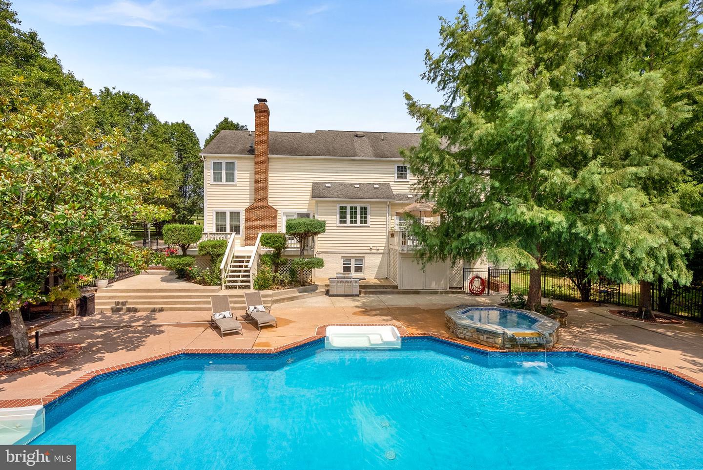 15700 TRAPSHIRE CT, WATERFORD, Virginia 20197, 5 Bedrooms Bedrooms, ,3 BathroomsBathrooms,Residential,For sale,15700 TRAPSHIRE CT,VALO2104380 MLS # VALO2104380