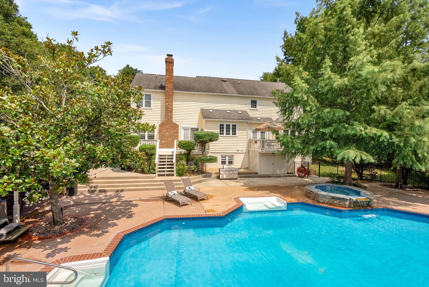 15700 TRAPSHIRE CT, WATERFORD, Virginia 20197, 5 Bedrooms Bedrooms, ,3 BathroomsBathrooms,Residential,For sale,15700 TRAPSHIRE CT,VALO2104380 MLS # VALO2104380