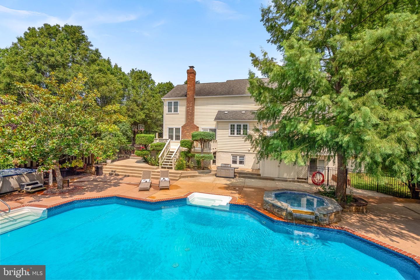 15700 TRAPSHIRE CT, WATERFORD, Virginia 20197, 5 Bedrooms Bedrooms, ,3 BathroomsBathrooms,Residential,For sale,15700 TRAPSHIRE CT,VALO2104380 MLS # VALO2104380