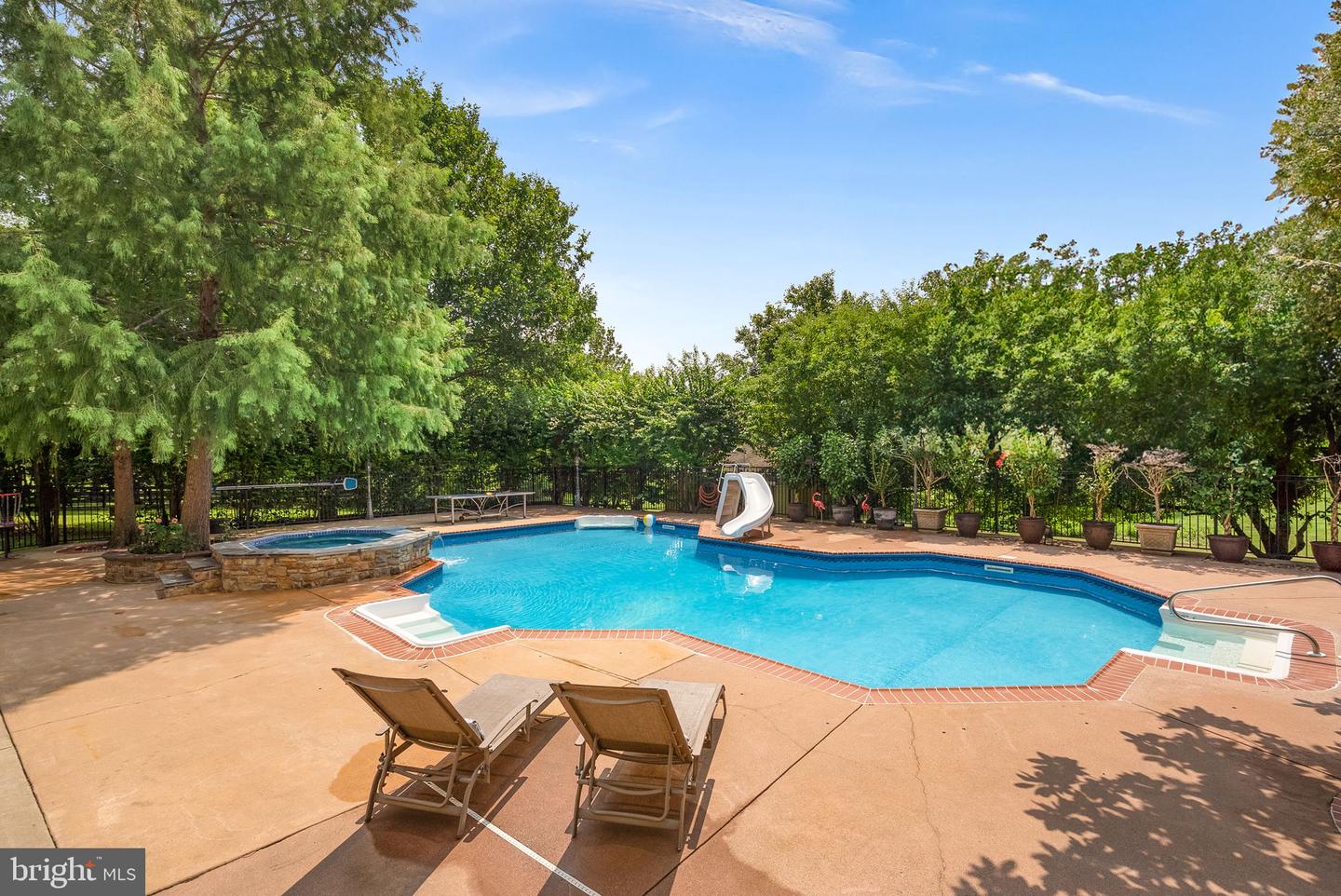 15700 TRAPSHIRE CT, WATERFORD, Virginia 20197, 5 Bedrooms Bedrooms, ,3 BathroomsBathrooms,Residential,For sale,15700 TRAPSHIRE CT,VALO2104380 MLS # VALO2104380