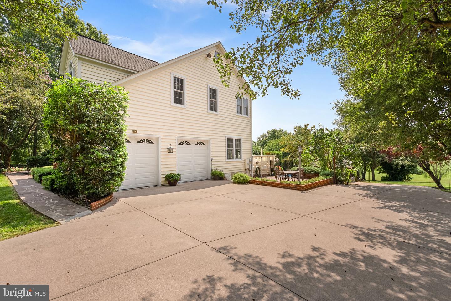 15700 TRAPSHIRE CT, WATERFORD, Virginia 20197, 5 Bedrooms Bedrooms, ,3 BathroomsBathrooms,Residential,For sale,15700 TRAPSHIRE CT,VALO2104380 MLS # VALO2104380