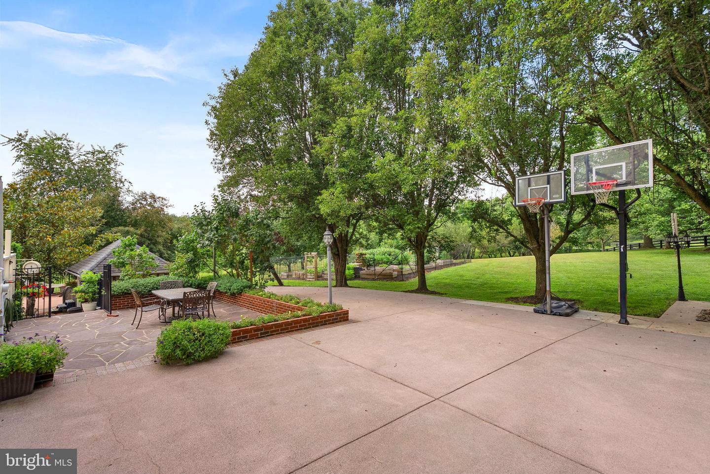 15700 TRAPSHIRE CT, WATERFORD, Virginia 20197, 5 Bedrooms Bedrooms, ,3 BathroomsBathrooms,Residential,For sale,15700 TRAPSHIRE CT,VALO2104380 MLS # VALO2104380