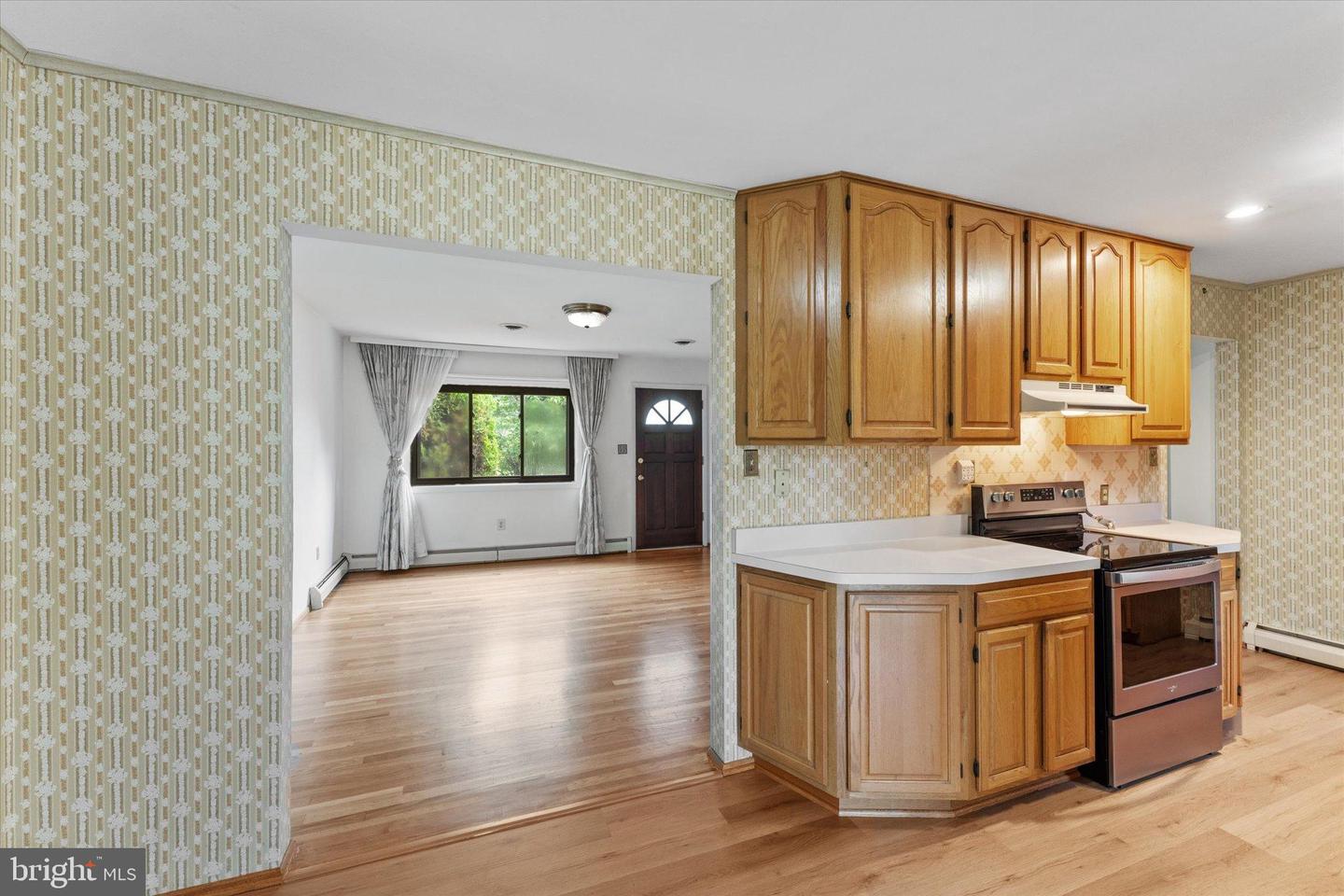 14023 GRAYSON RD, WOODBRIDGE, Virginia 22191, 3 Bedrooms Bedrooms, 6 Rooms Rooms,1 BathroomBathrooms,Residential,For sale,14023 GRAYSON RD,VAPW2101312 MLS # VAPW2101312