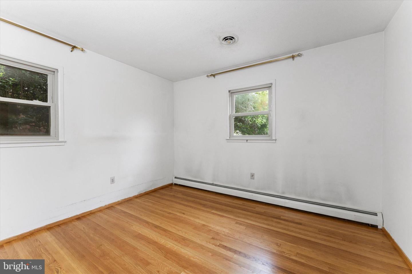 14023 GRAYSON RD, WOODBRIDGE, Virginia 22191, 3 Bedrooms Bedrooms, 6 Rooms Rooms,1 BathroomBathrooms,Residential,For sale,14023 GRAYSON RD,VAPW2101312 MLS # VAPW2101312