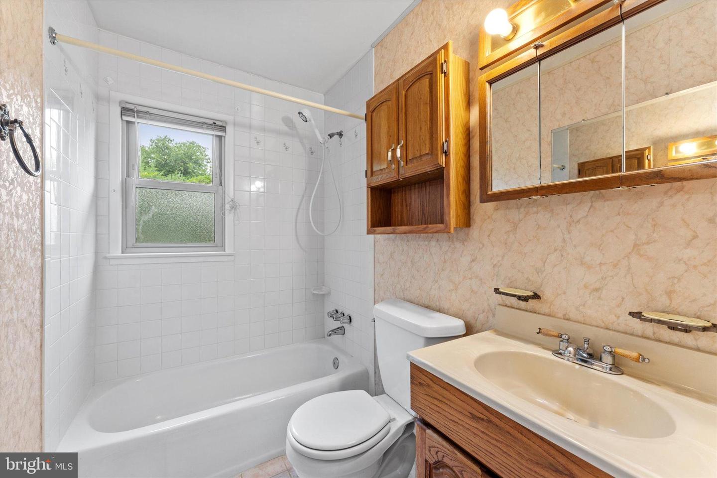 14023 GRAYSON RD, WOODBRIDGE, Virginia 22191, 3 Bedrooms Bedrooms, 6 Rooms Rooms,1 BathroomBathrooms,Residential,For sale,14023 GRAYSON RD,VAPW2101312 MLS # VAPW2101312