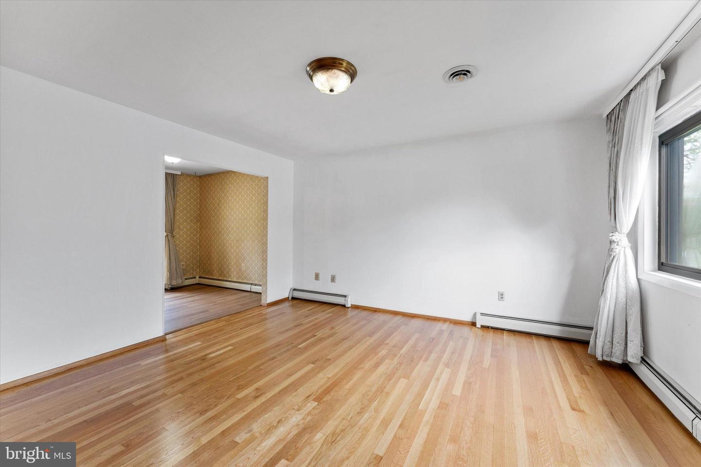 14023 GRAYSON RD, WOODBRIDGE, Virginia 22191, 3 Bedrooms Bedrooms, 6 Rooms Rooms,1 BathroomBathrooms,Residential,For sale,14023 GRAYSON RD,VAPW2101312 MLS # VAPW2101312
