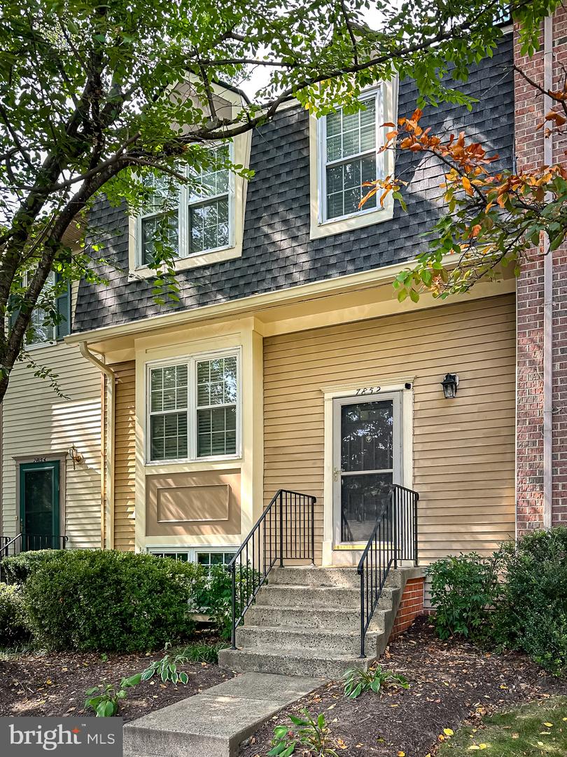 7852 NEWPORT GLEN PASS, ANNANDALE, Virginia 22003, 4 Bedrooms Bedrooms, ,3 BathroomsBathrooms,Residential,For sale,7852 NEWPORT GLEN PASS,VAFX2260746 MLS # VAFX2260746