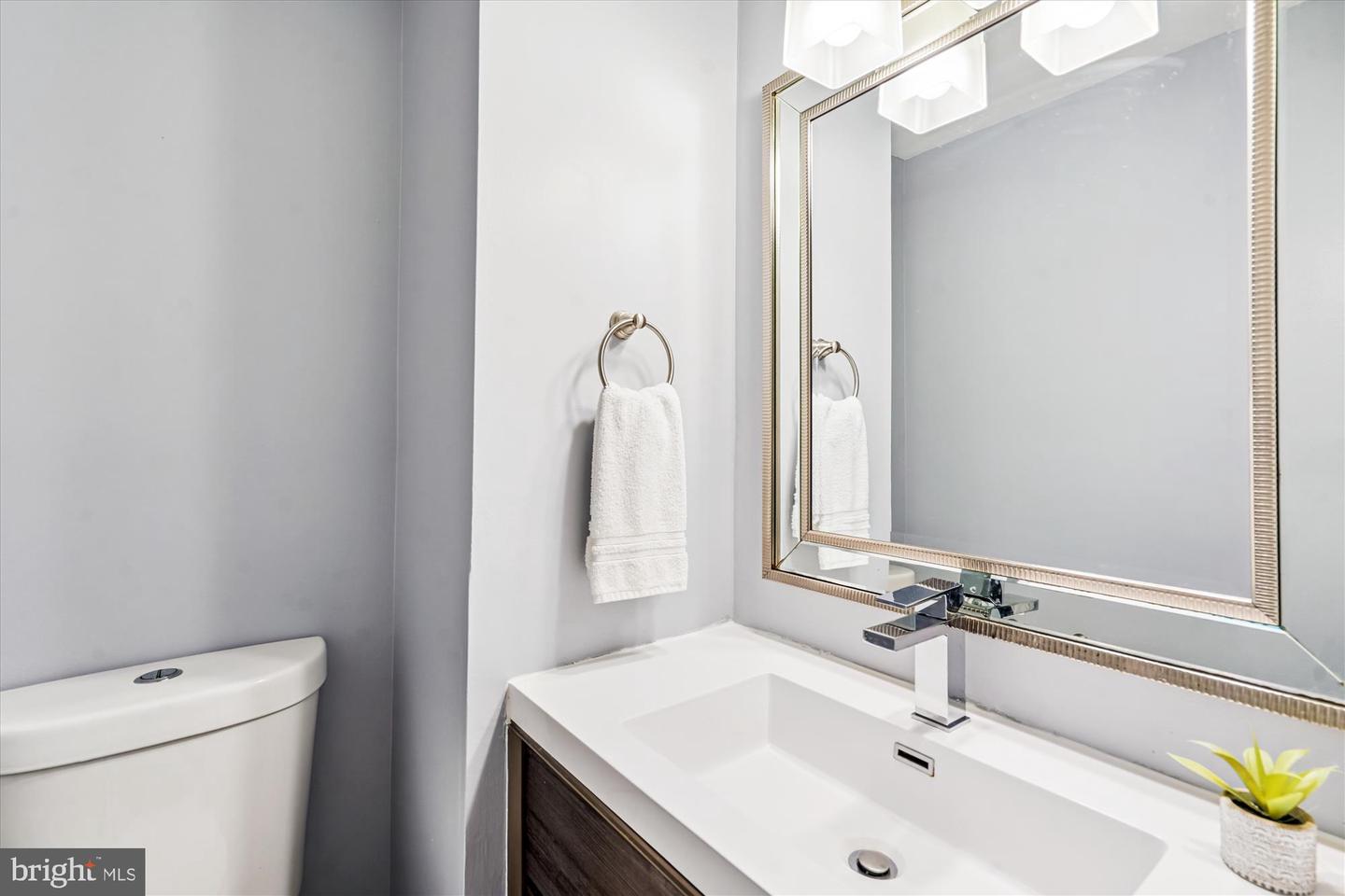 7852 NEWPORT GLEN PASS, ANNANDALE, Virginia 22003, 4 Bedrooms Bedrooms, ,3 BathroomsBathrooms,Residential,For sale,7852 NEWPORT GLEN PASS,VAFX2260746 MLS # VAFX2260746