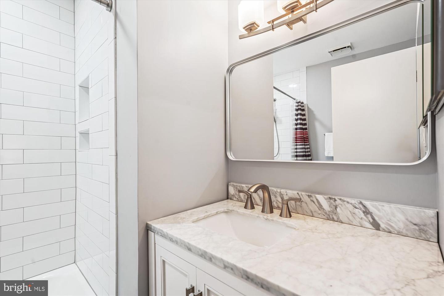 7852 NEWPORT GLEN PASS, ANNANDALE, Virginia 22003, 4 Bedrooms Bedrooms, ,3 BathroomsBathrooms,Residential,For sale,7852 NEWPORT GLEN PASS,VAFX2260746 MLS # VAFX2260746