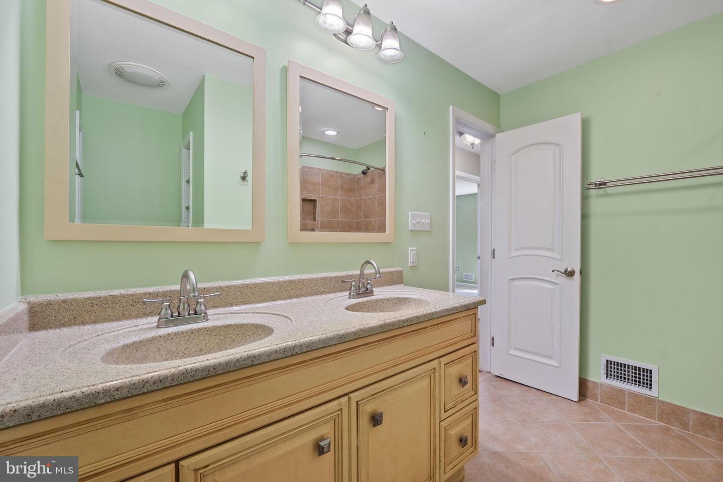 5265 OFALY RD, FAIRFAX, Virginia 22030, 4 Bedrooms Bedrooms, 18 Rooms Rooms,2 BathroomsBathrooms,Residential,For sale,5265 OFALY RD,VAFX2260756 MLS # VAFX2260756