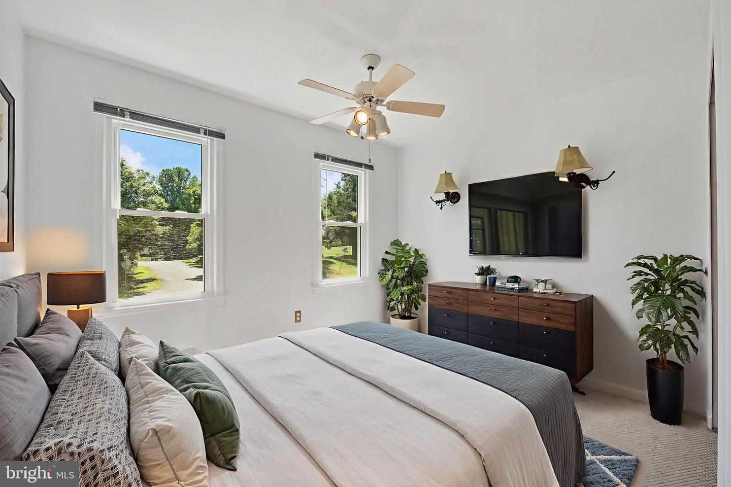 5265 OFALY RD, FAIRFAX, Virginia 22030, 4 Bedrooms Bedrooms, 18 Rooms Rooms,2 BathroomsBathrooms,Residential,For sale,5265 OFALY RD,VAFX2260756 MLS # VAFX2260756