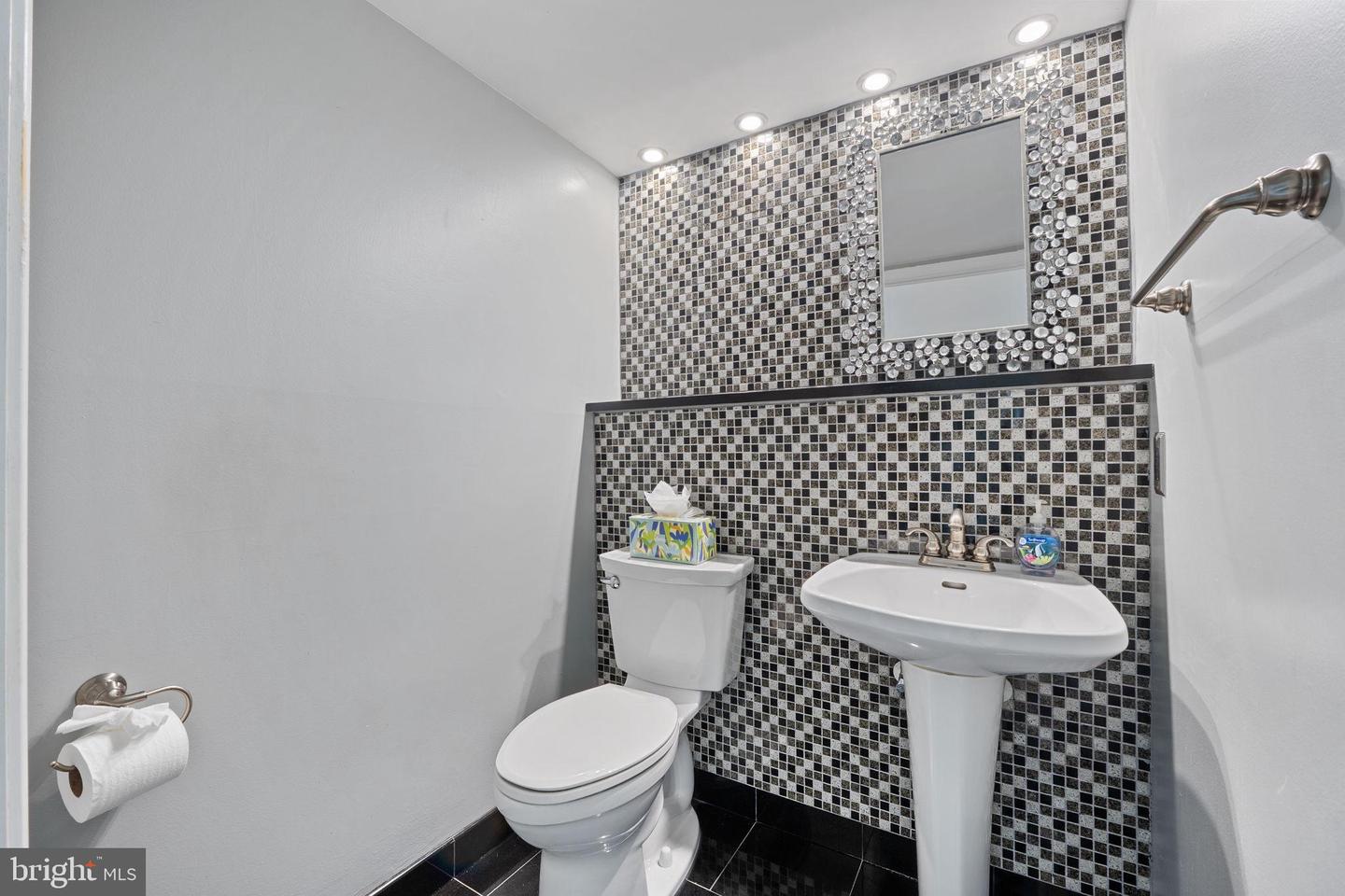5265 OFALY RD, FAIRFAX, Virginia 22030, 4 Bedrooms Bedrooms, 18 Rooms Rooms,2 BathroomsBathrooms,Residential,For sale,5265 OFALY RD,VAFX2260756 MLS # VAFX2260756