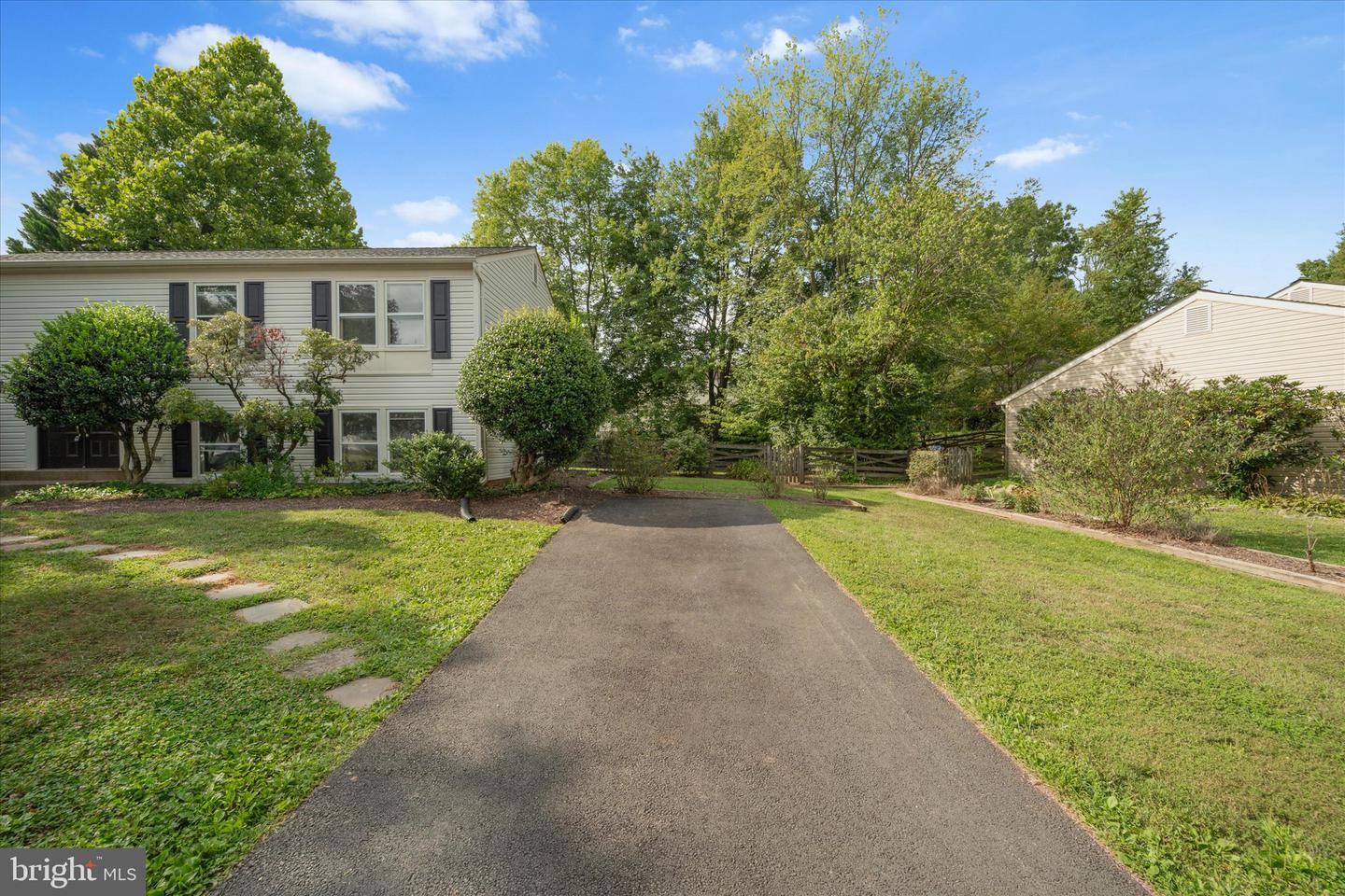 12721 CARLSBAD CT, HERNDON, Virginia 20171, 4 Bedrooms Bedrooms, ,2 BathroomsBathrooms,Residential,For sale,12721 CARLSBAD CT,VAFX2260776 MLS # VAFX2260776