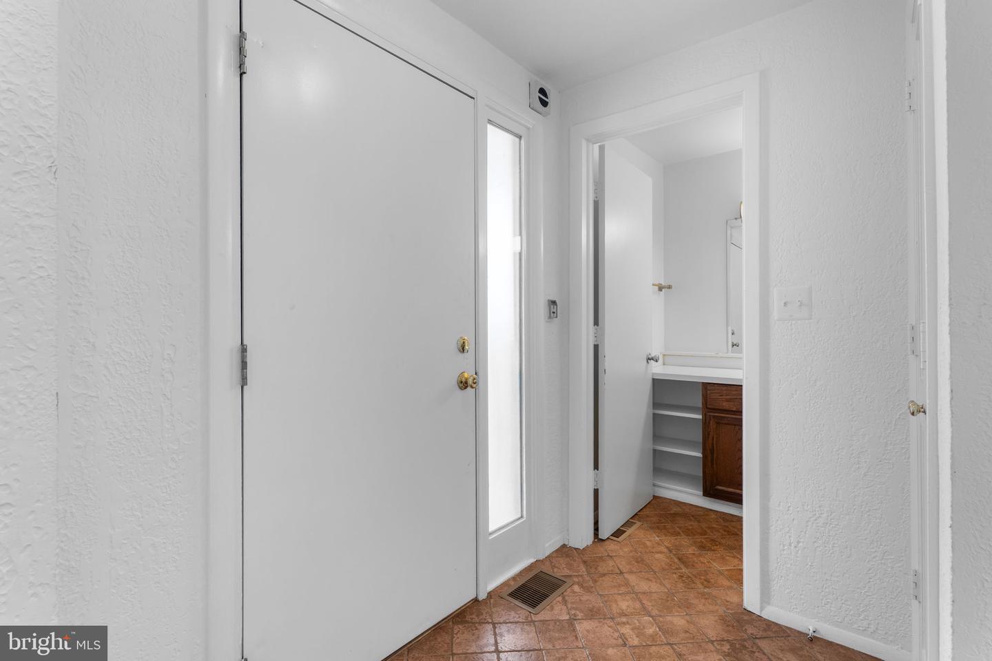 1806 N SHORE CT, RESTON, Virginia 20190, 4 Bedrooms Bedrooms, ,3 BathroomsBathrooms,Residential,For sale,1806 N SHORE CT,VAFX2261224 MLS # VAFX2261224