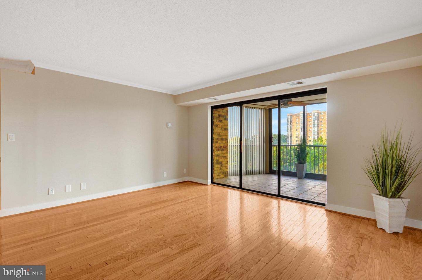 5902 MOUNT EAGLE DR #817, ALEXANDRIA, Virginia 22303, 1 Bedroom Bedrooms, ,1 BathroomBathrooms,Residential,For sale,5902 MOUNT EAGLE DR #817,VAFX2261234 MLS # VAFX2261234